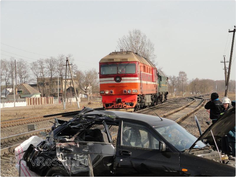 Авария ржд сегодня. ДТП на Железнодорожном переезде. Столкновение поезда в Ростовской области. Дорожно транспортные происшествия на железной дороги.